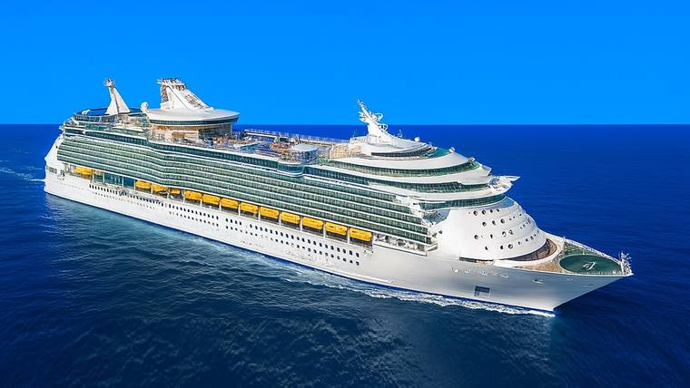Mariner of the Seas cruise ship at sea