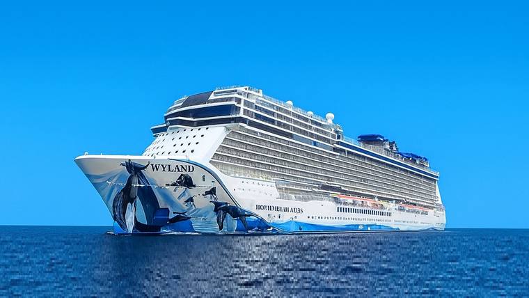 Norwegian Bliss cruise ship at sea