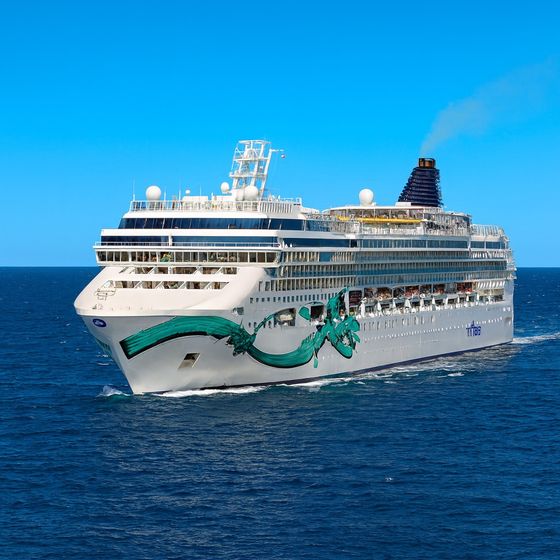 Norwegian Jade at sea