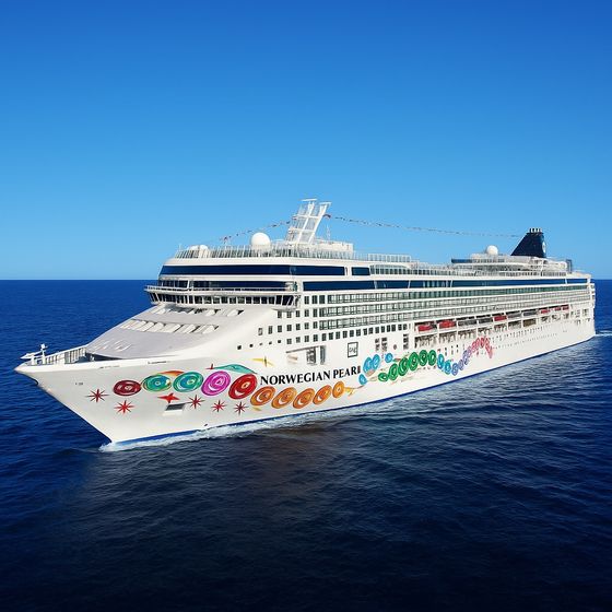 Norwegian Pearl at sea