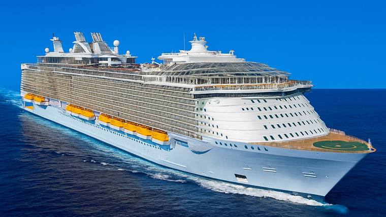 Oasis of the Seas cruise ship at sea
