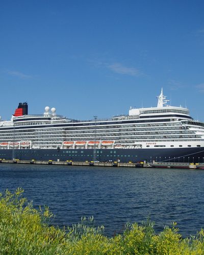Queen Elizabeth Vista class cruise ship