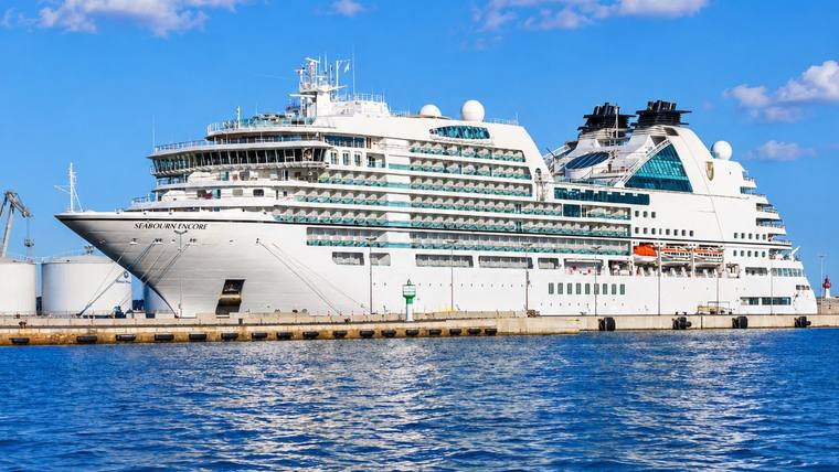 Seabourn Encore cruise ship at sea