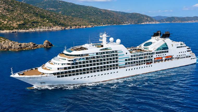 Seabourn Quest cruise ship at sea