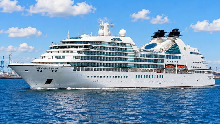 Seabourn Sojourn cruise ship at sea