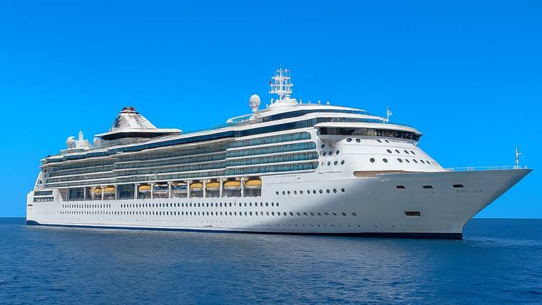 Serenade of the Seas cruise ship at sea