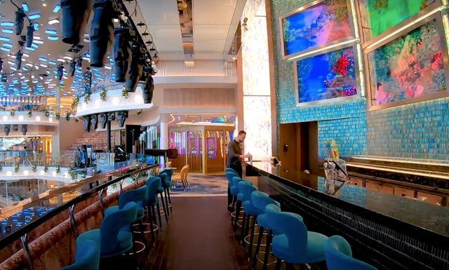 Aquaria Bar on the Carnival Tropicale