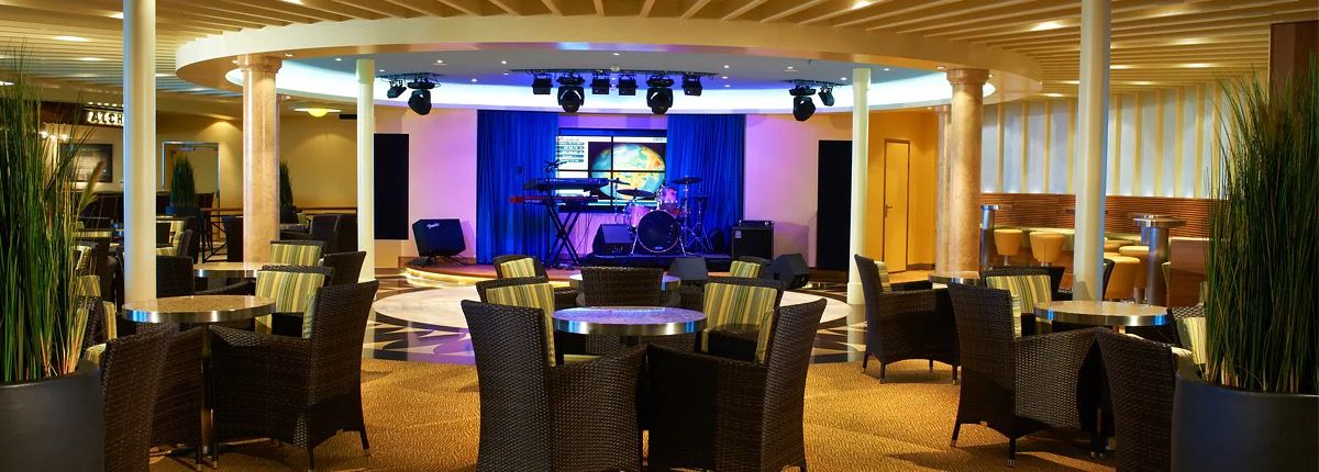 Ocean Plaza on the Carnival Dream