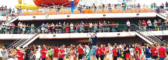 Sailaway Party on the Carnival Horizon