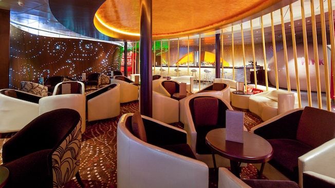 District Lounge on the Disney Dream