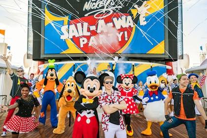 Micky And Minnie Captains Deck
