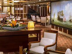 Explorers Lounge