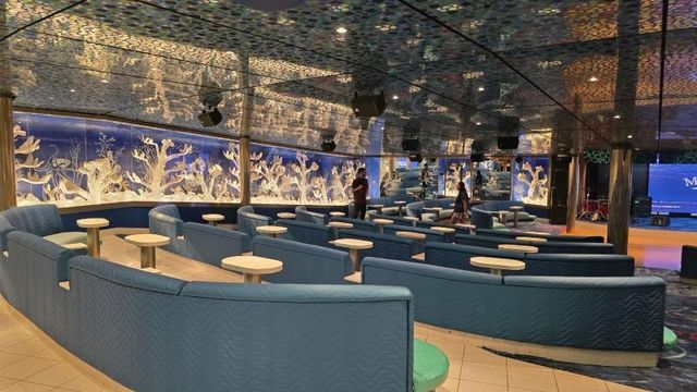 Coral Reef Lounge on the Margaritaville Islander