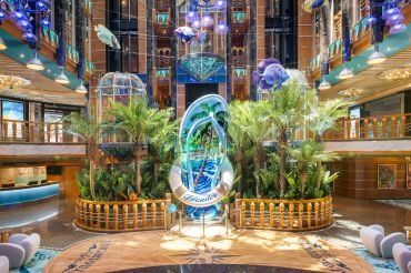 Flip Flop Atrium Bar on the Margaritaville Islander