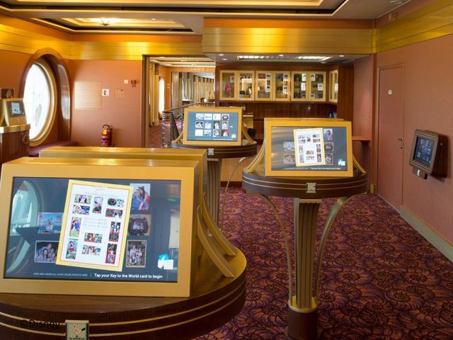 Lovely Cruise Photo Studio on the Margaritaville Islander
