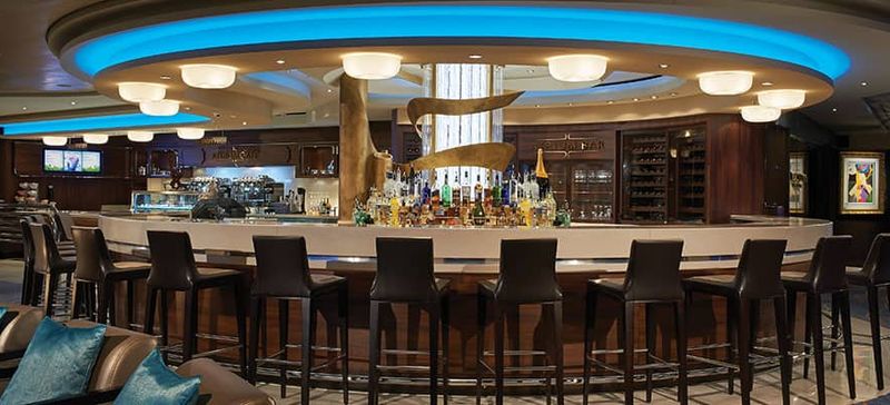 Atrium Bar on the Norwegian Escape
