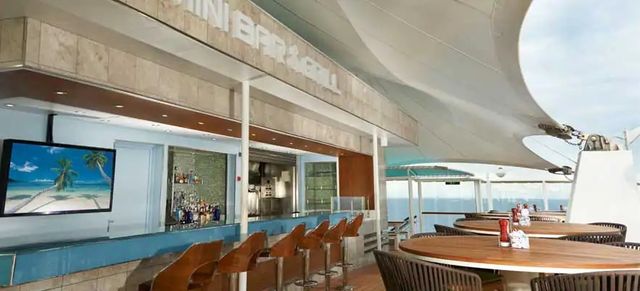 Bimini Bar & Grill on the Norwegian Dawn
