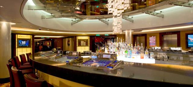 Cascades Bar on the Norwegian Epic