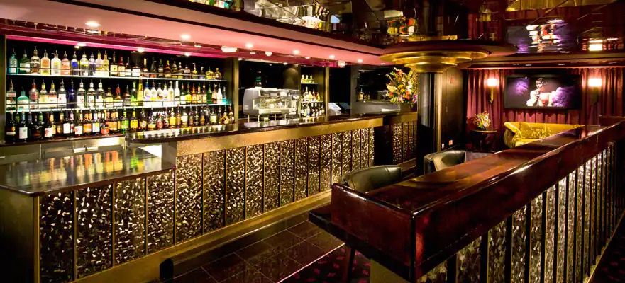 Cigar Lounge on the Norwegian Jade