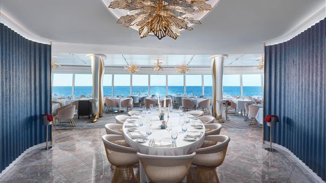 Hudson's on the Norwegian Prima