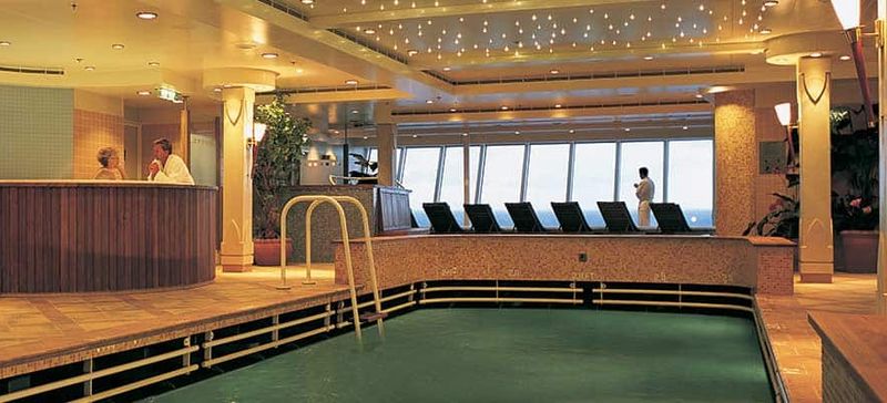 Lap Pool and Jacuzzi on the Norwegian Star