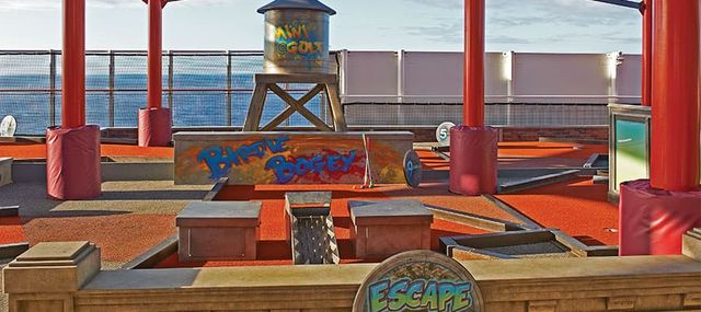 Mini Golf on the Norwegian Joy