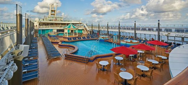 Pool Deck on the Norwegian Pearl