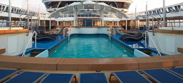 The Oasis Pool on the Norwegian Star