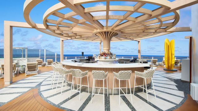 Vibe Beach Club – Access Pass on the Norwegian Getaway