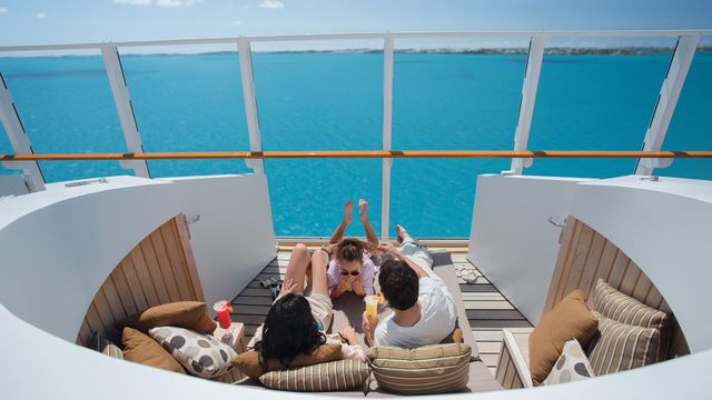 Vibe Beach Club – Cabana on the Norwegian Bliss