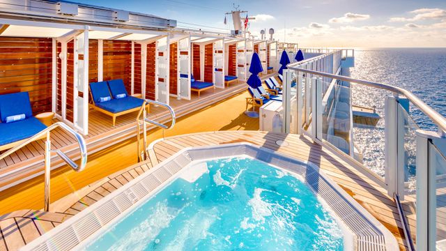 Vibe Beach Club – Cabana on the Norwegian Bliss
