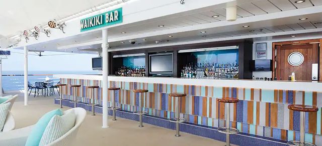 Waikiki Bar on the Pride of America