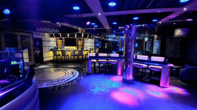 Club 6 on the Regal Princess