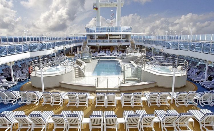 Lido Pool on the Star Princess