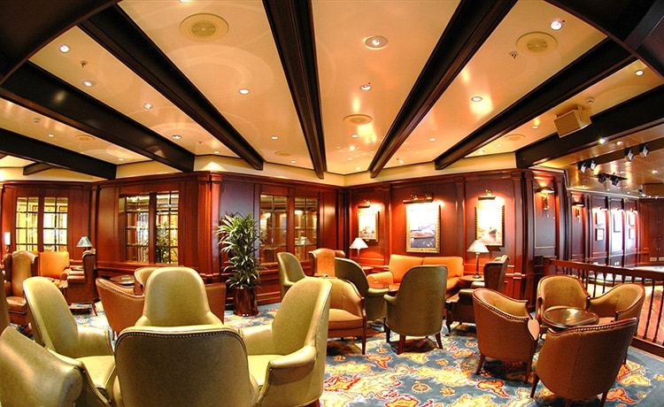 Wheelhouse Bar on the Royal Princess