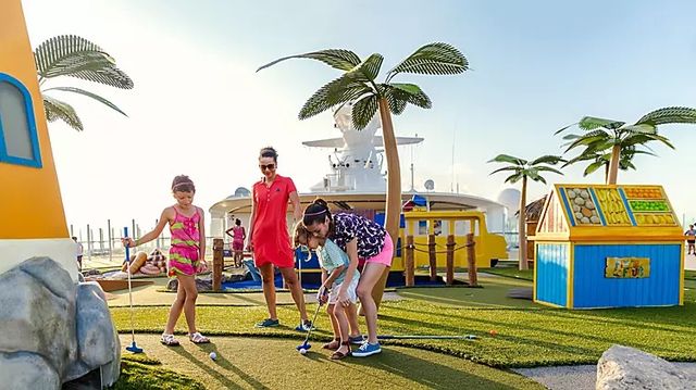 Aqua Dunes on the Utopia of the Seas