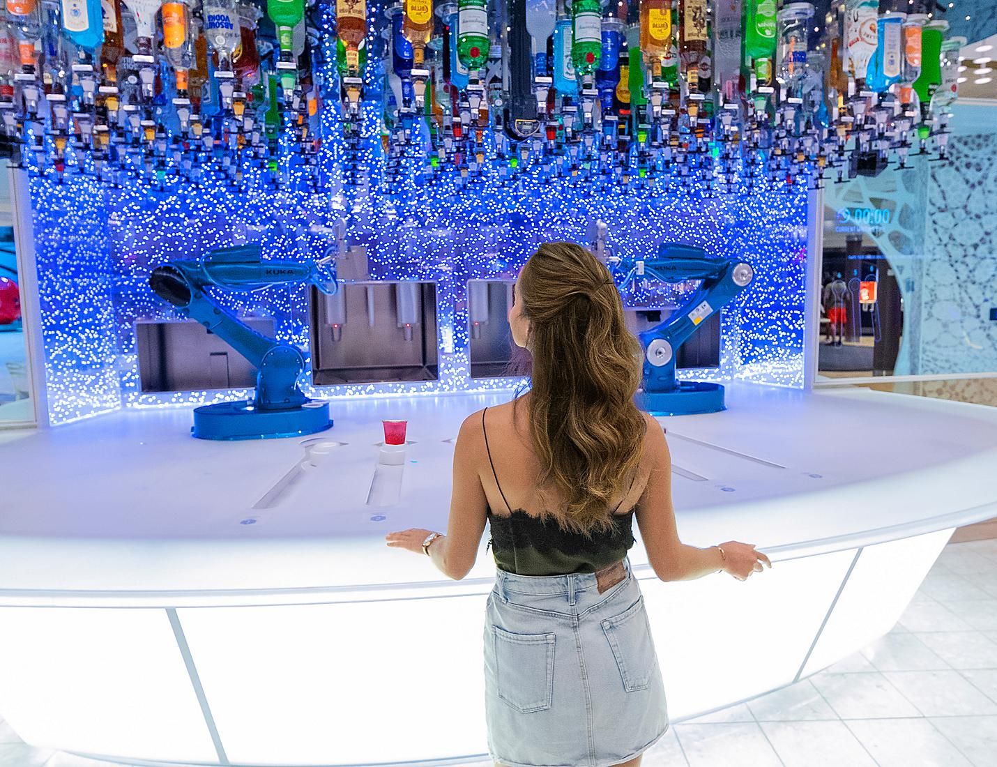 Bionic Bar on the Quantum of the Seas