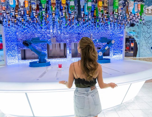 Bionic Bar on the Utopia of the Seas