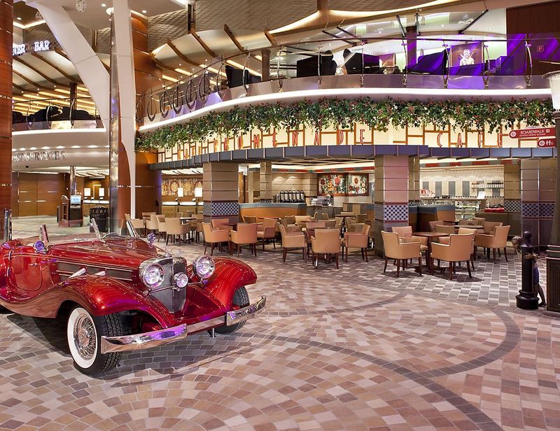 Café Promenade on the Voyager of the Seas