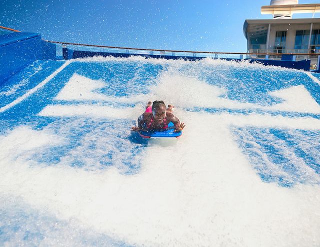 Flowrider on the Spectrum of the Seas