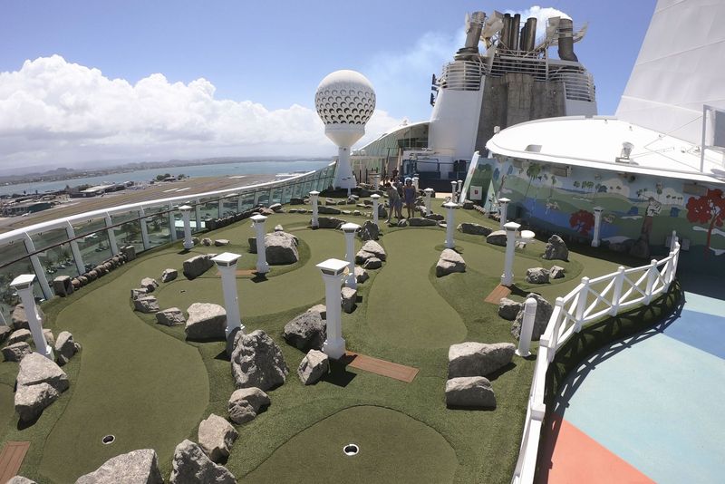 Freedom Dunes on the Freedom of the Seas