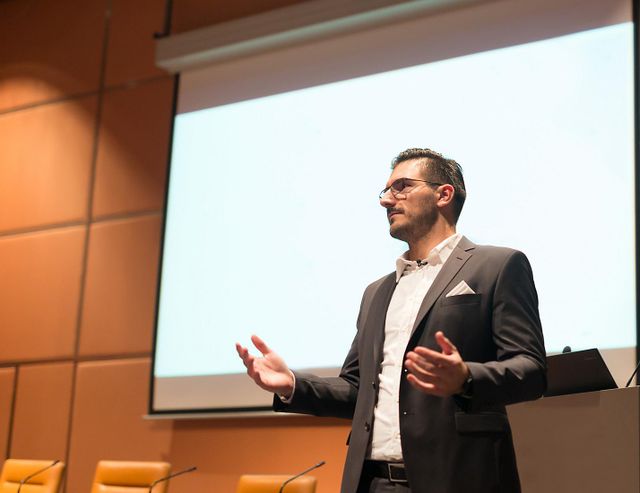 Guest Lectures on the Independence of the Seas