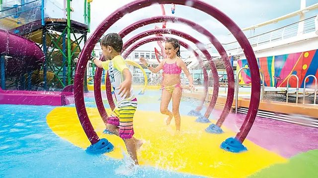 Kids Splash Pool on the Enchantment of the Seas