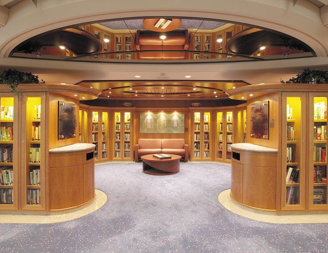 Library & Card Room on the Harmony of the Seas