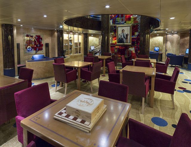Library & Card Room on the Harmony of the Seas