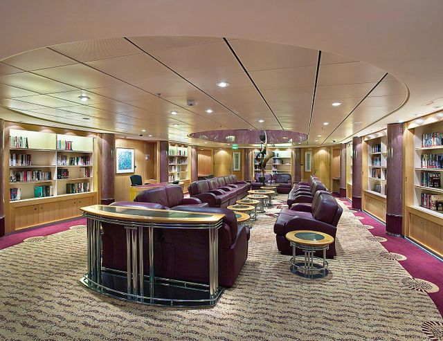 Library & Card Room on the Harmony of the Seas