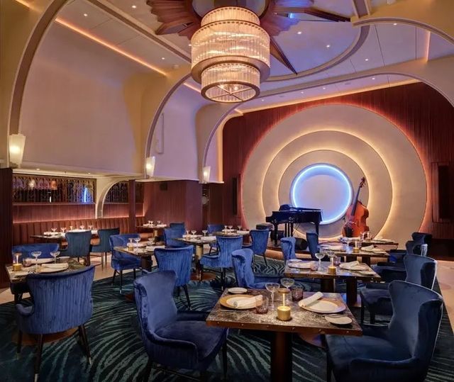 Lincoln Park Supper Club on the Star of the Seas