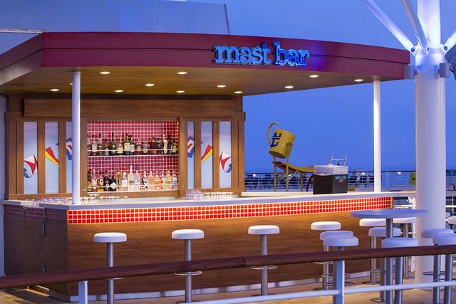 Mast Bar on the Harmony of the Seas