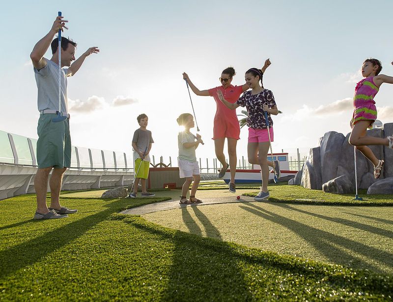 Mini Golf on the Symphony of the Seas