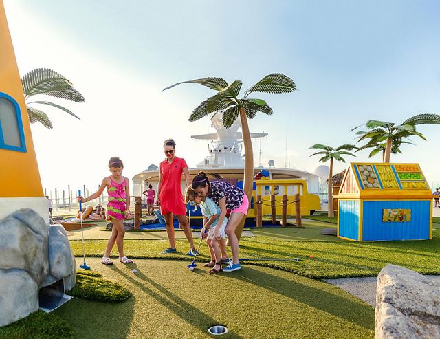 Mini Golf on the Icon of the Seas